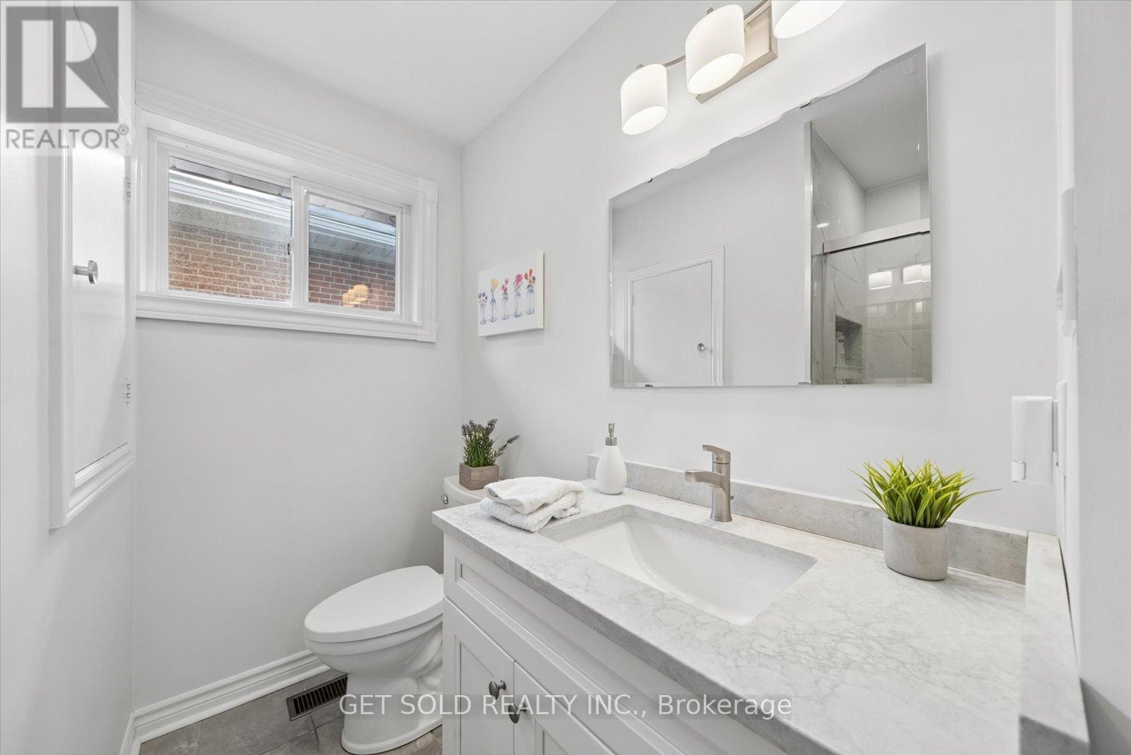 32 CHECKENDON DRIVE - 22