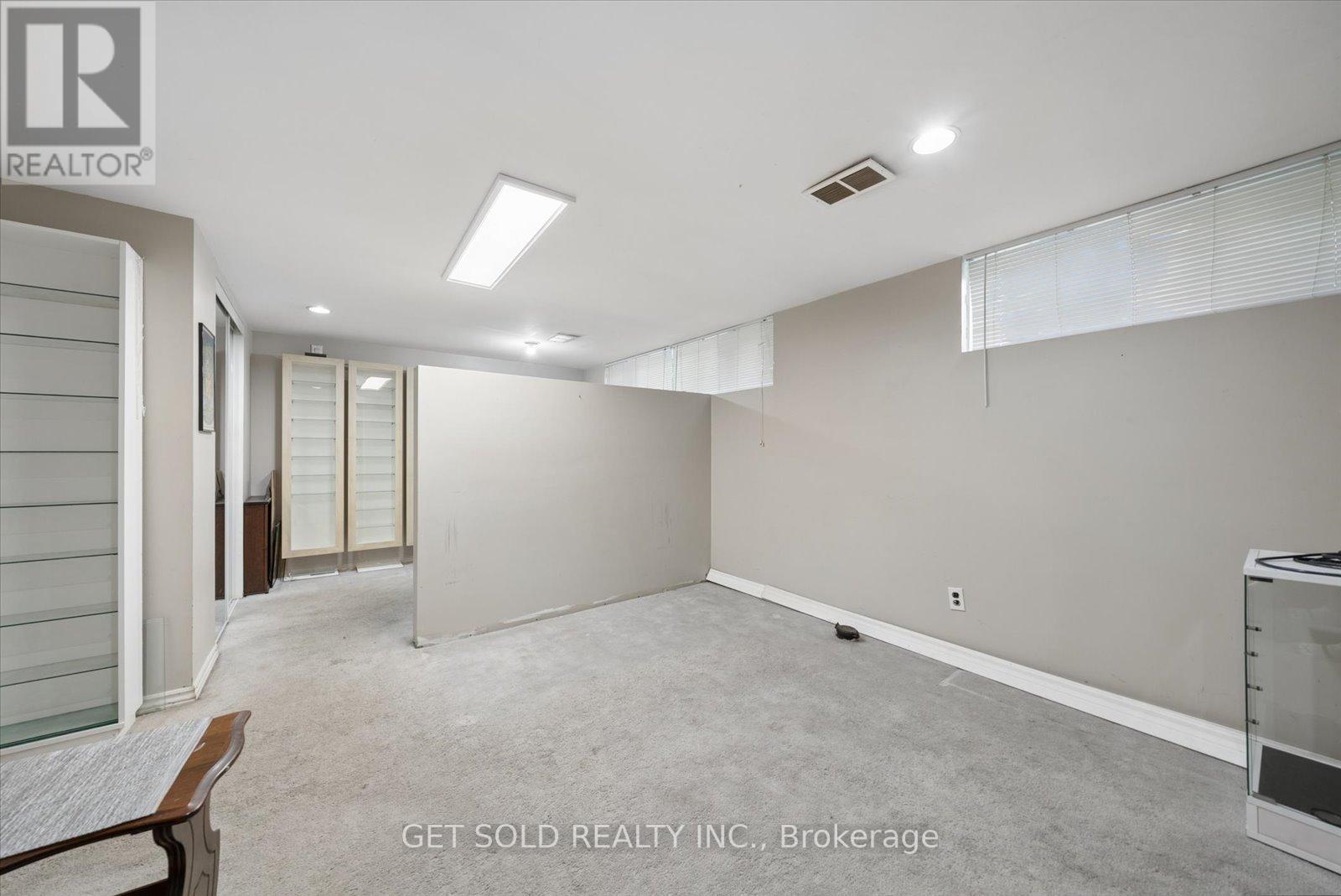 32 CHECKENDON DRIVE - 27