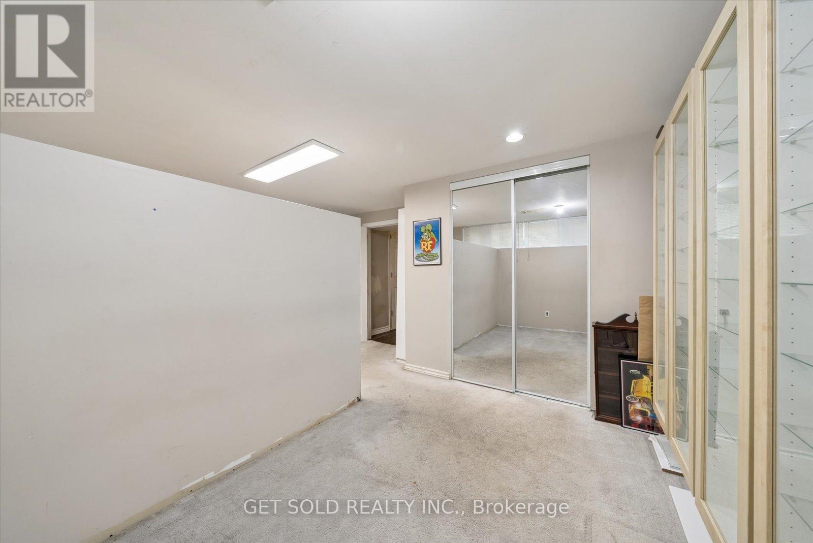 32 CHECKENDON DRIVE - 28