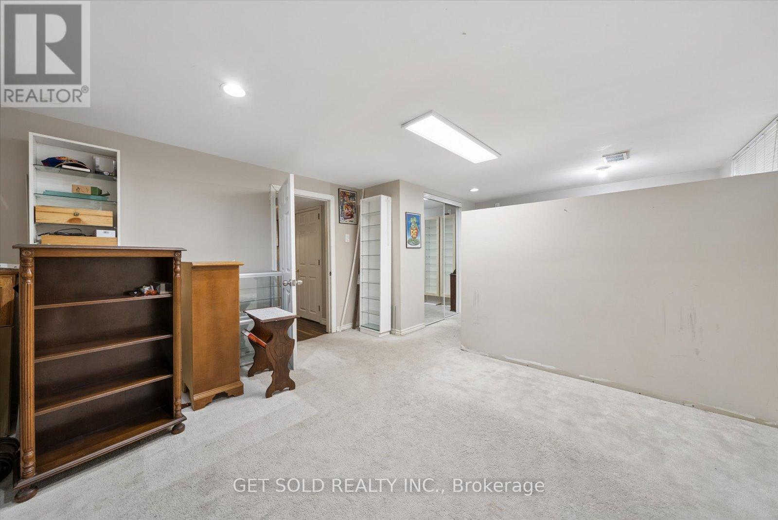 32 CHECKENDON DRIVE - 29