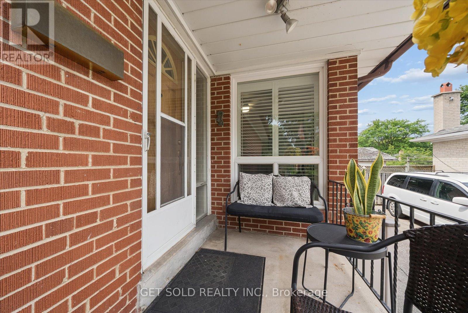 32 CHECKENDON DRIVE - 3