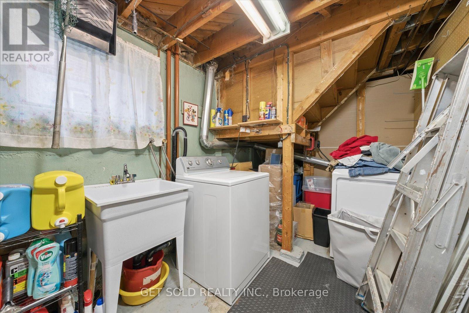 32 CHECKENDON DRIVE - 31