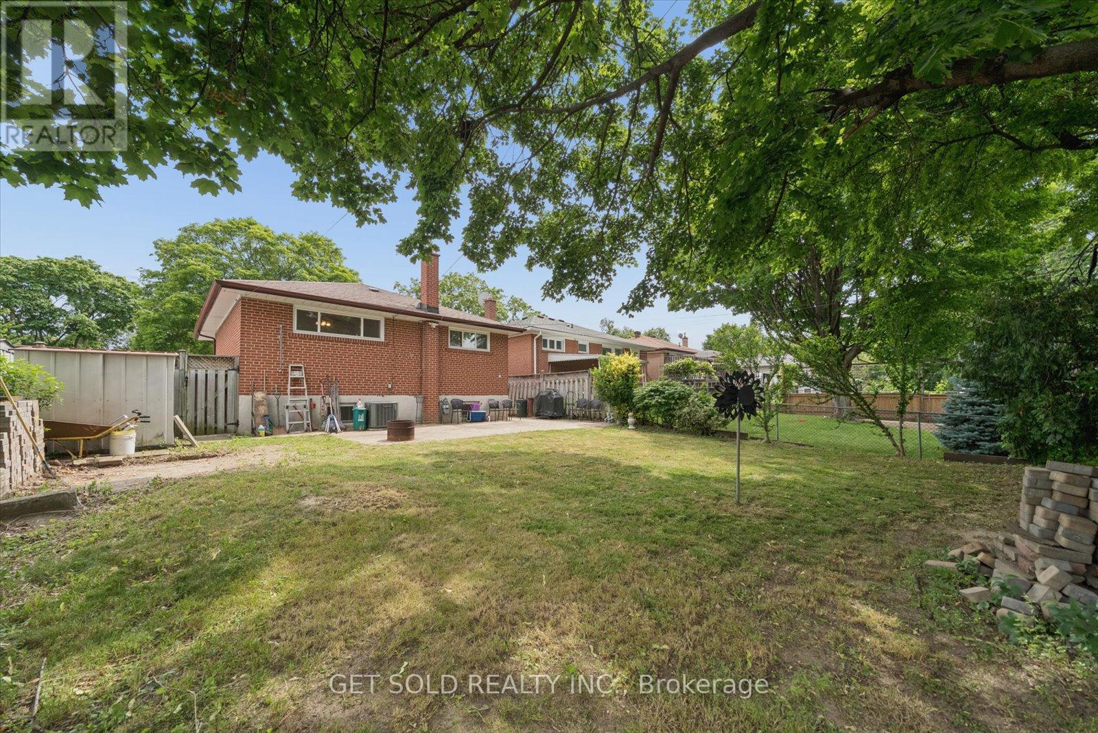 32 CHECKENDON DRIVE - 35