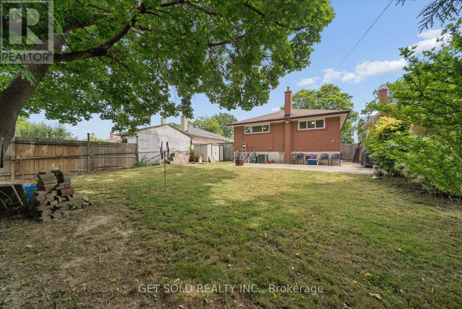 32 CHECKENDON DRIVE - 36
