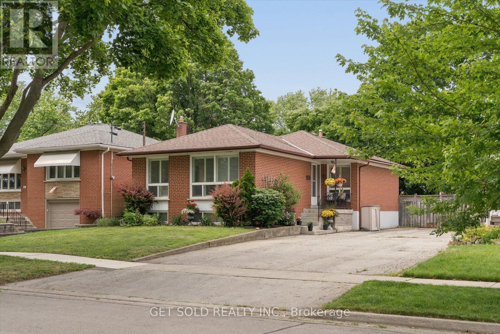 32 CHECKENDON DRIVE - 38