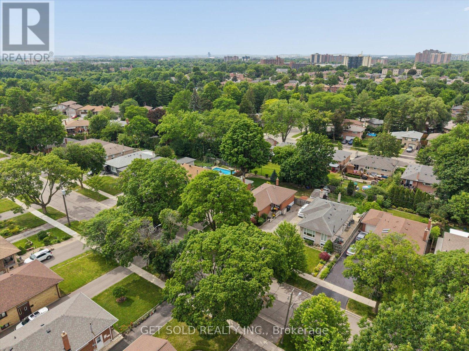 32 CHECKENDON DRIVE - 44