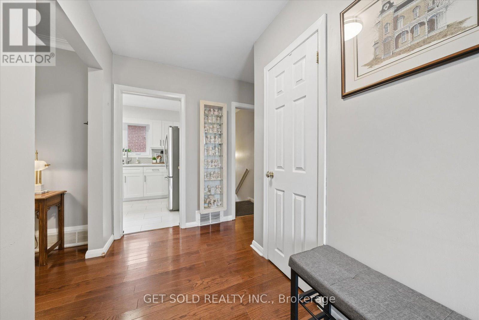 32 CHECKENDON DRIVE - 6