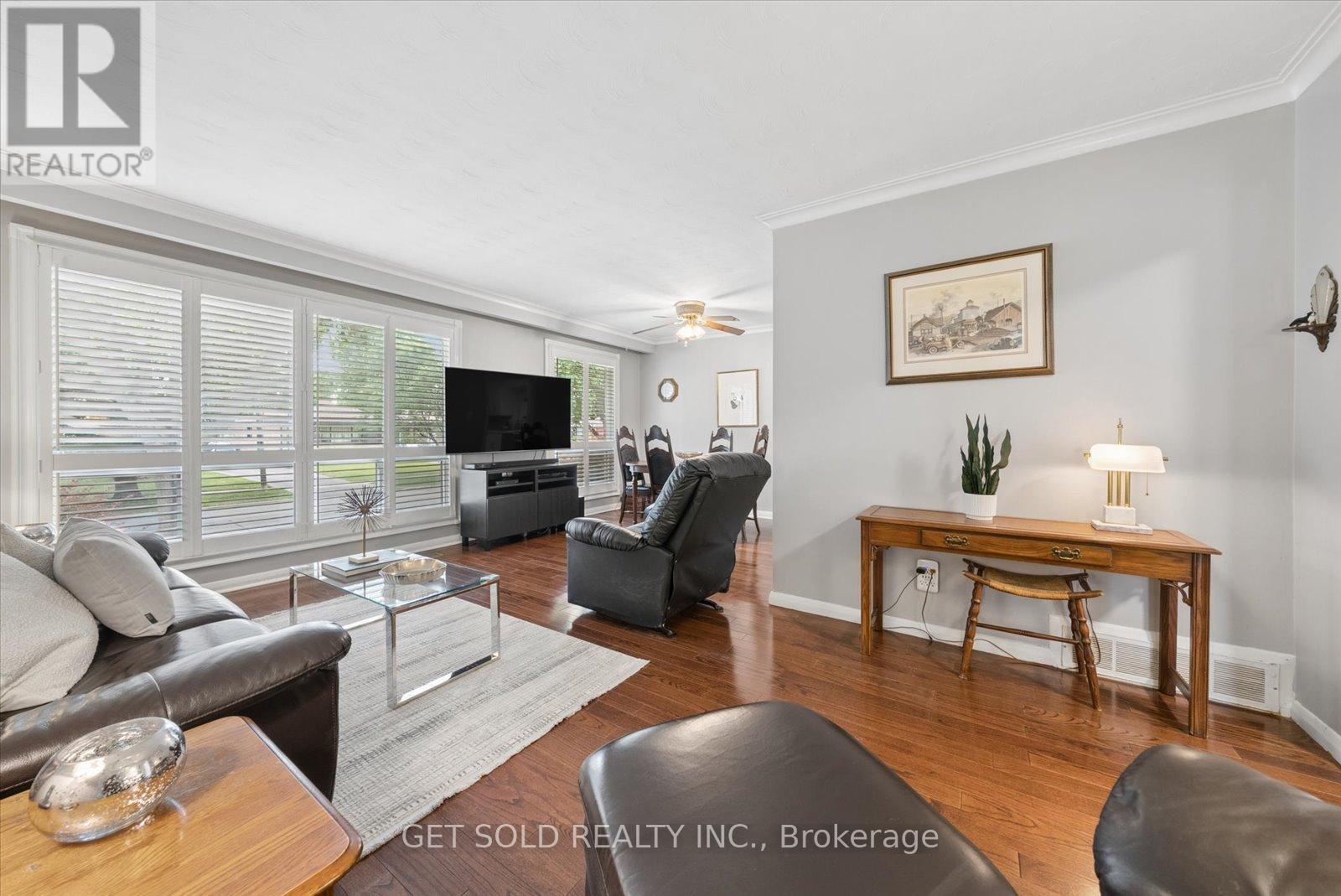 32 CHECKENDON DRIVE - 7