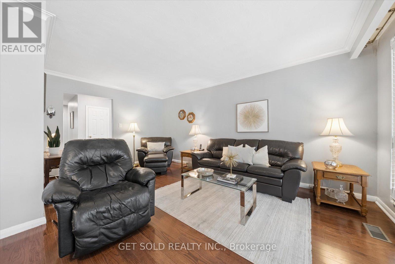 32 CHECKENDON DRIVE - 8