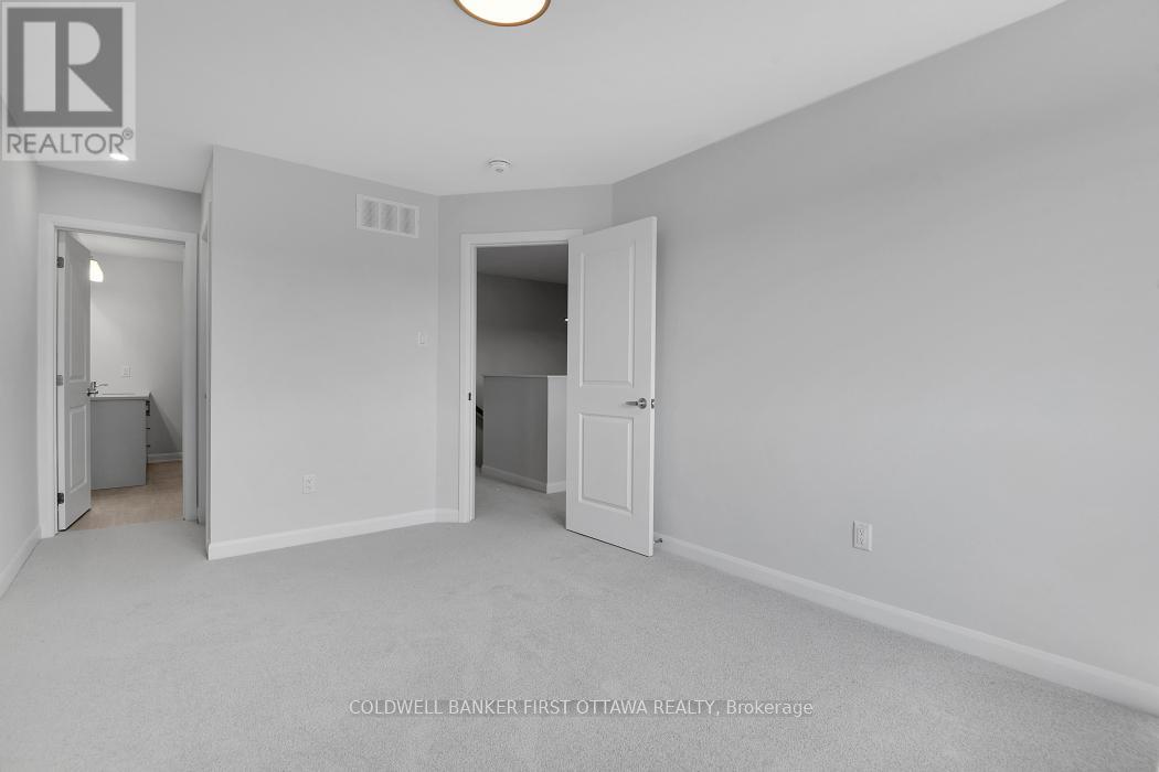 House for Rent in Ottawa – 285 BANKSIDE WAY N, Ottawa – By Peter Sagos - Image 9