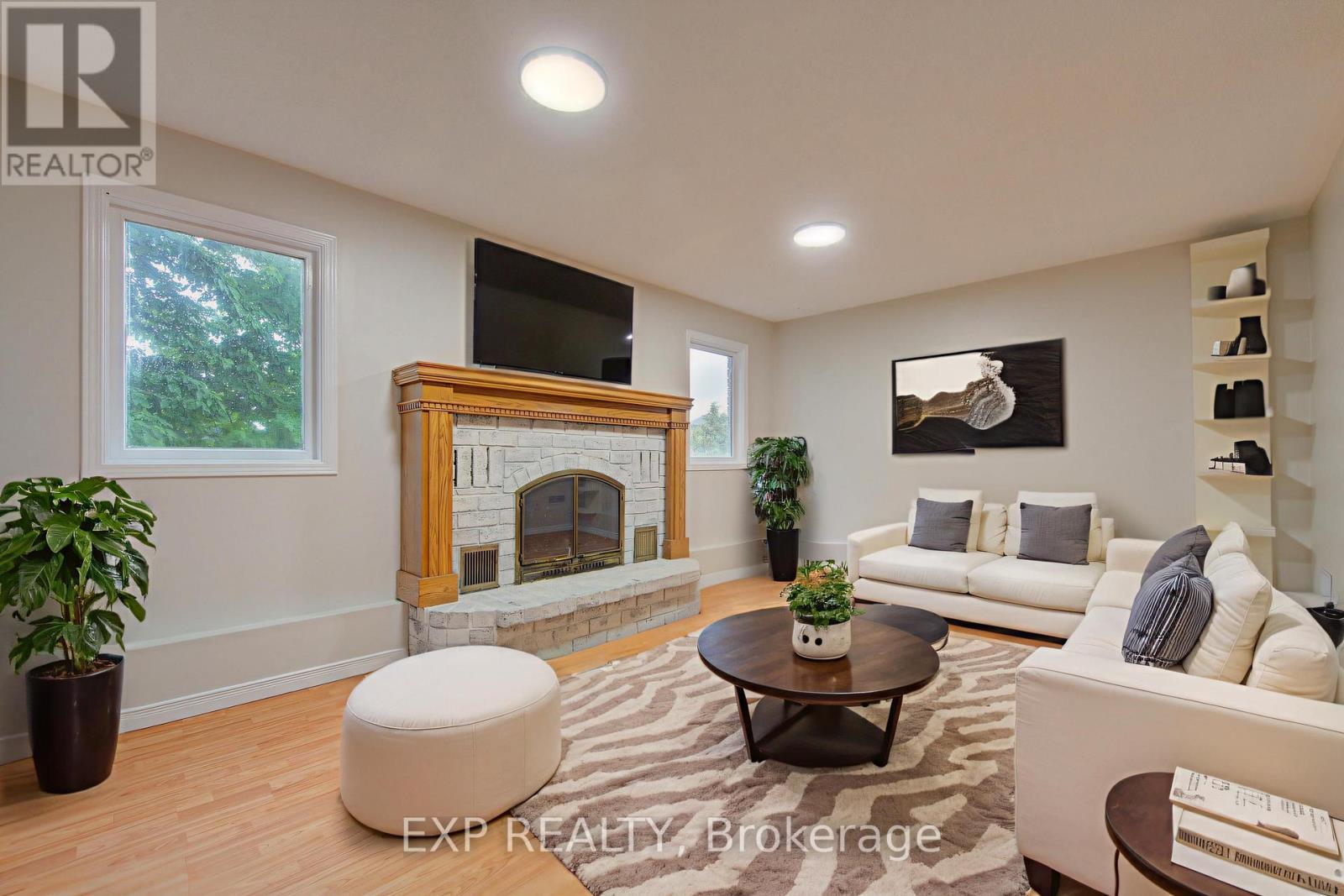 379 VERONICA DRIVE - 22