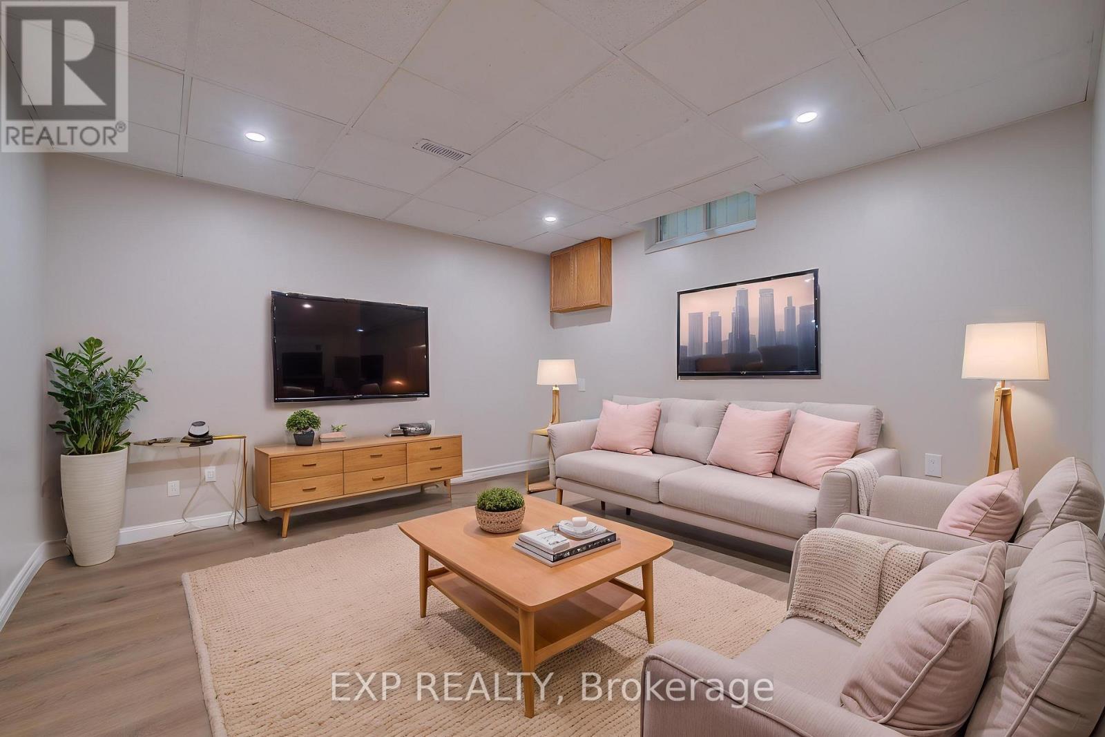 379 VERONICA DRIVE - 24