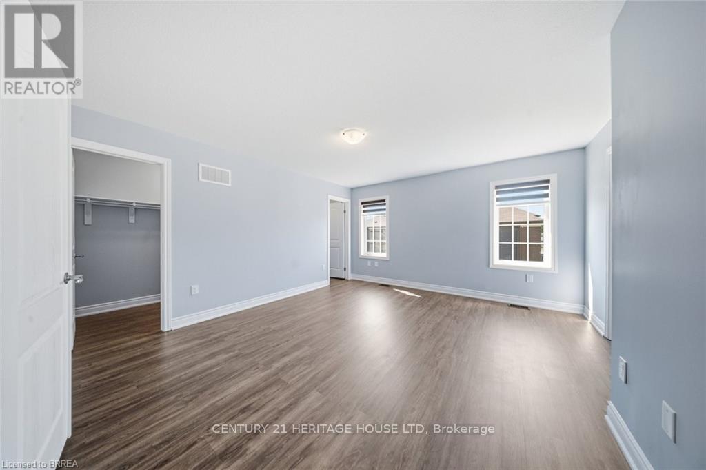 4-bedroom home for sale at 18 MACKLIN STREET, Brantford ON · photo 16 of 28