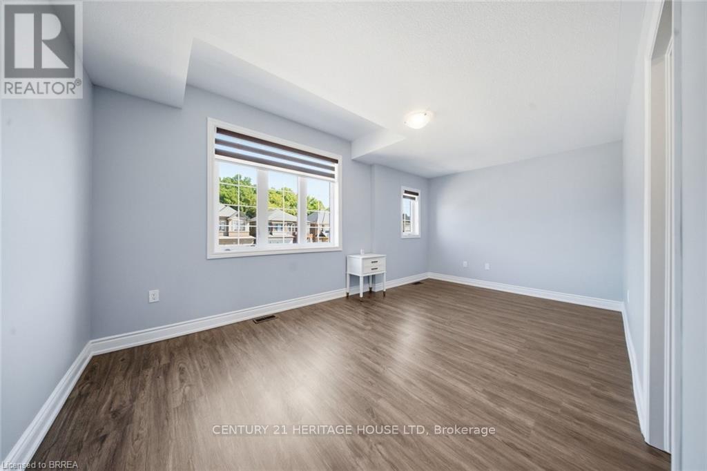 4-bedroom home for sale at 18 MACKLIN STREET, Brantford ON · photo 20 of 28