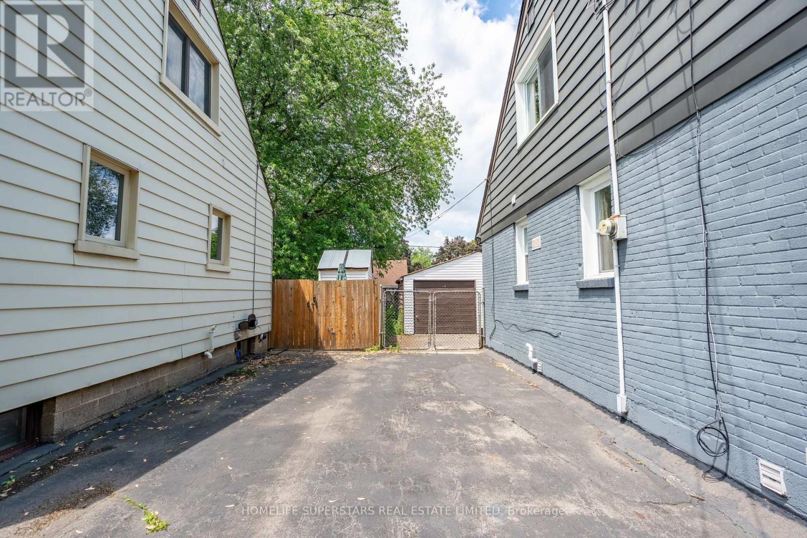13 LEWIS STREET - 26