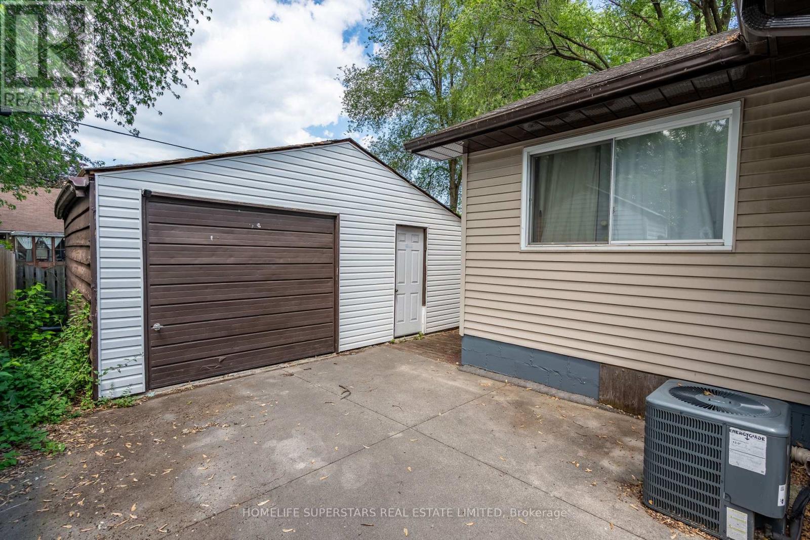13 LEWIS STREET - 27