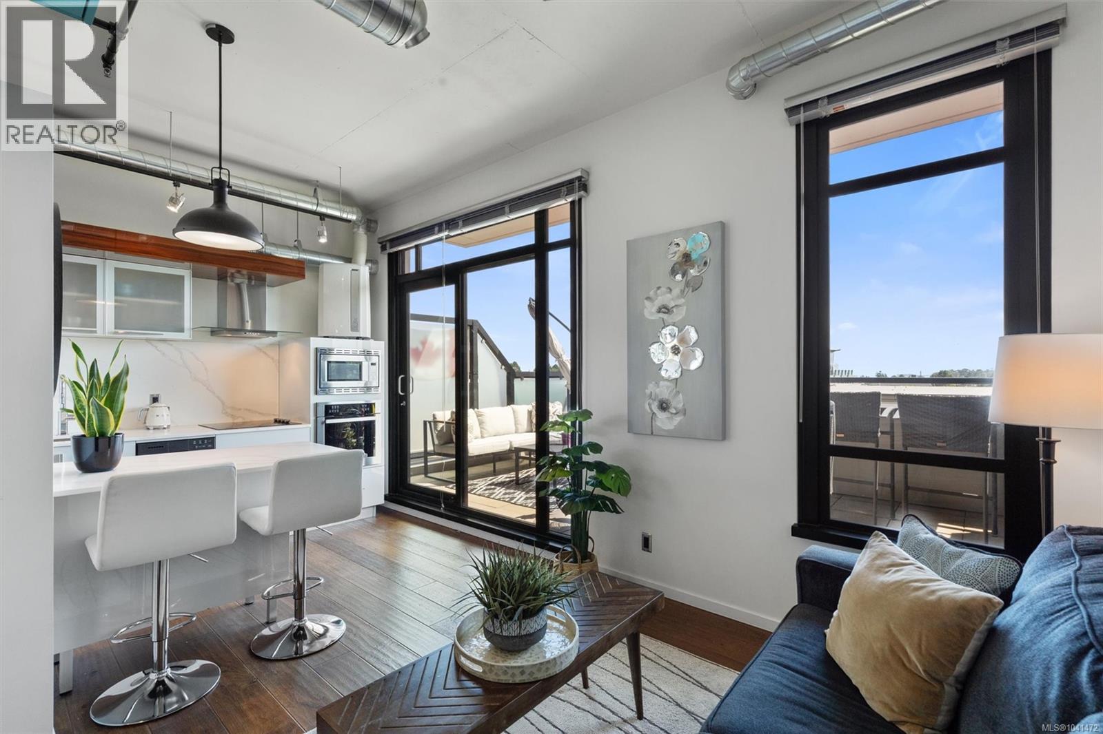 #704 1029 View St - 1