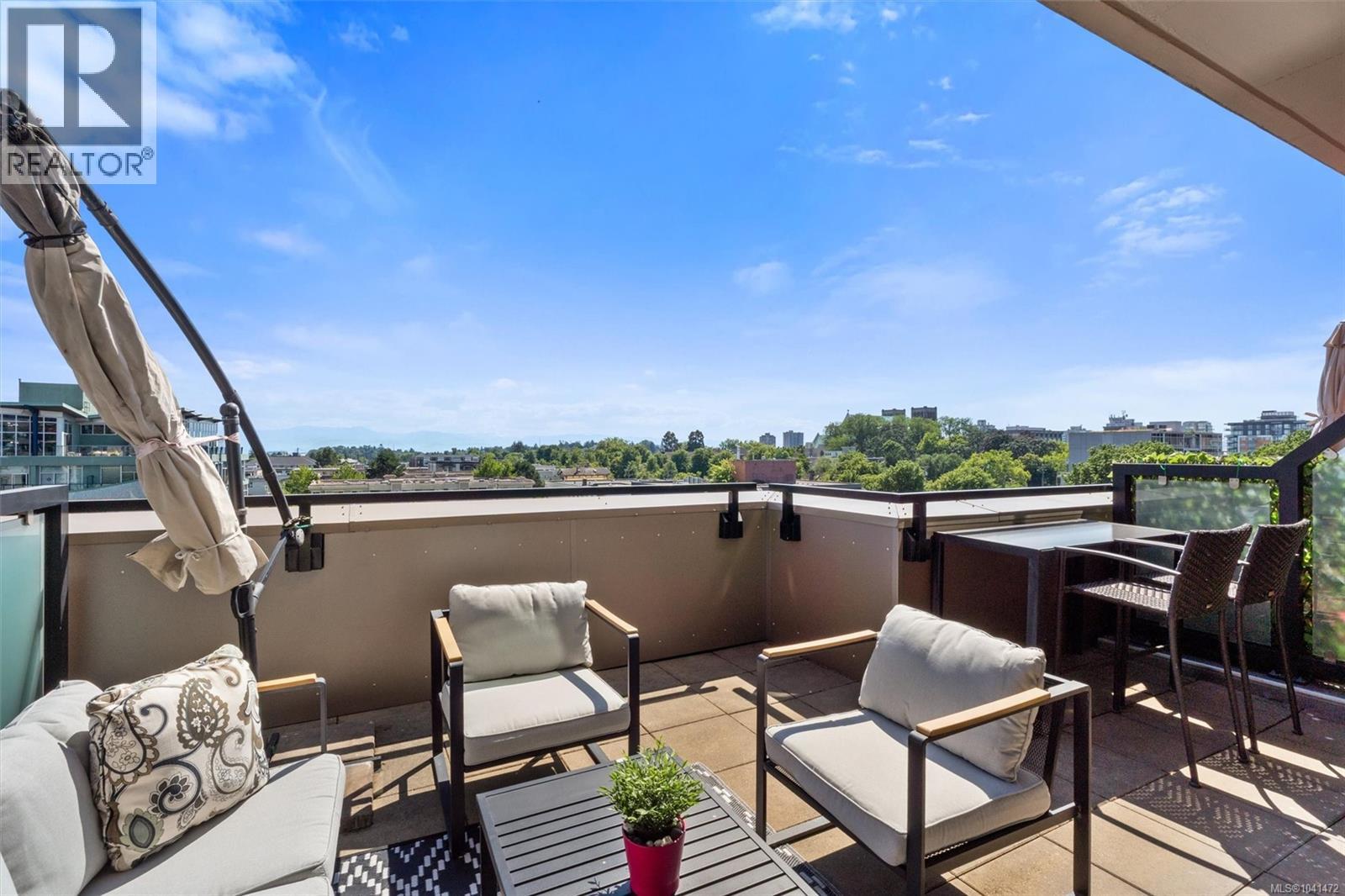 #704 1029 View St - 22