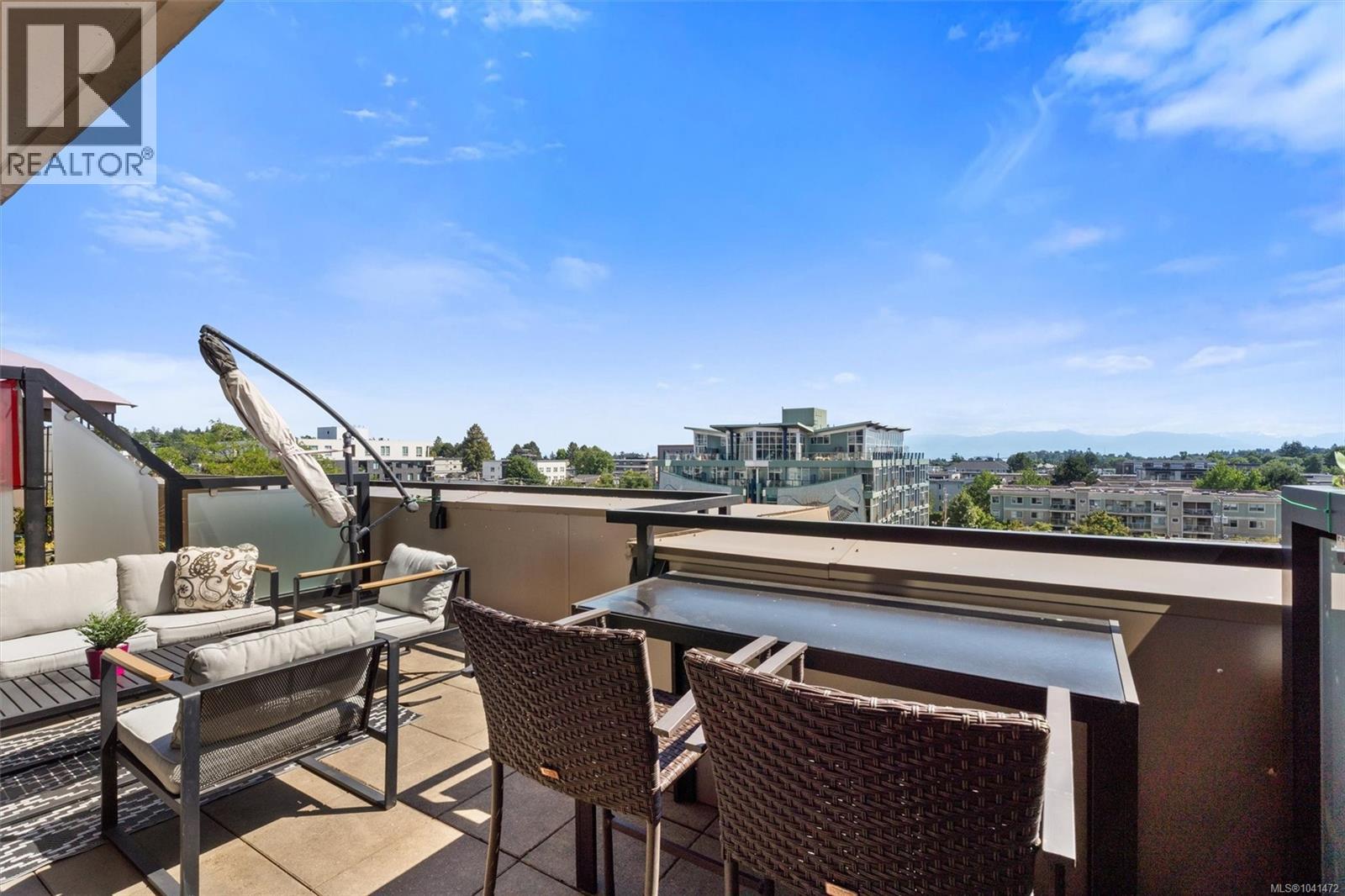 #704 1029 View St - 23
