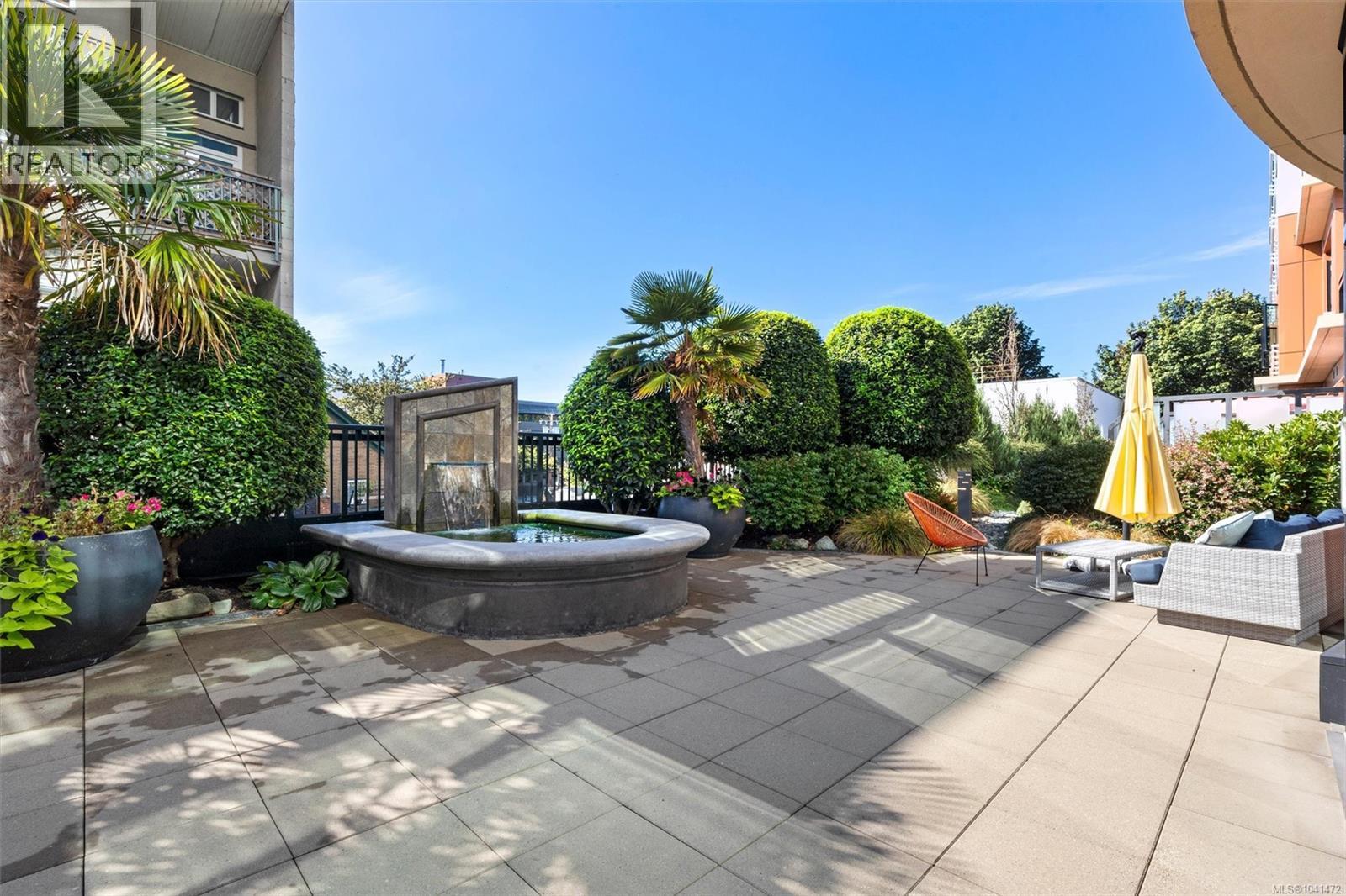 #704 1029 View St - 32