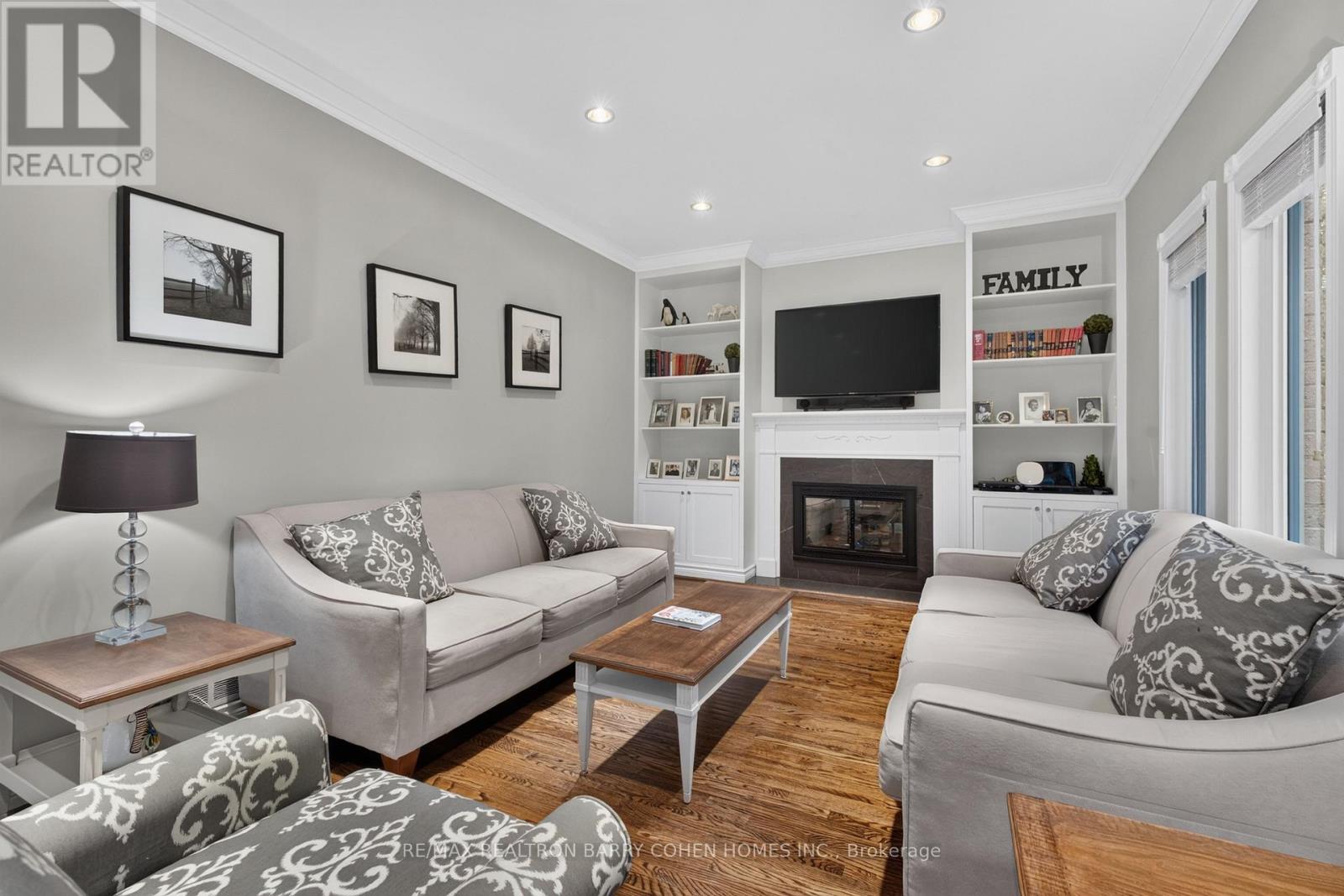 110 UPPER CANADA DRIVE - 12