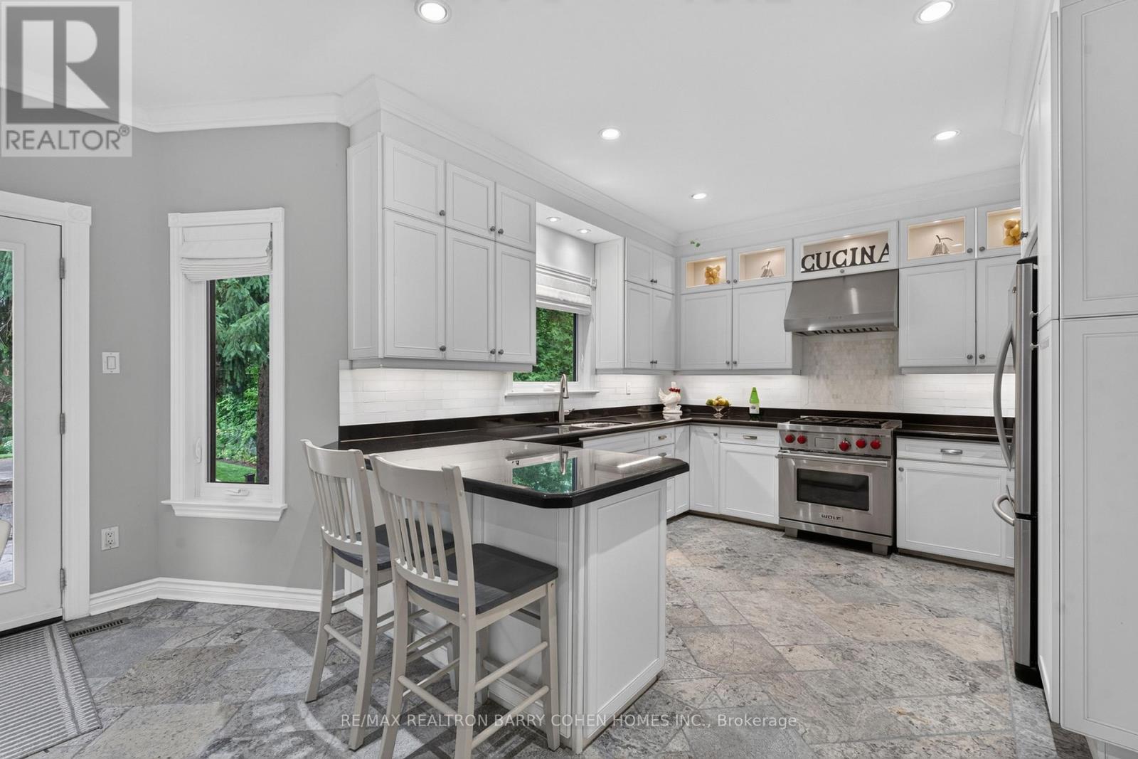 110 UPPER CANADA DRIVE - 14