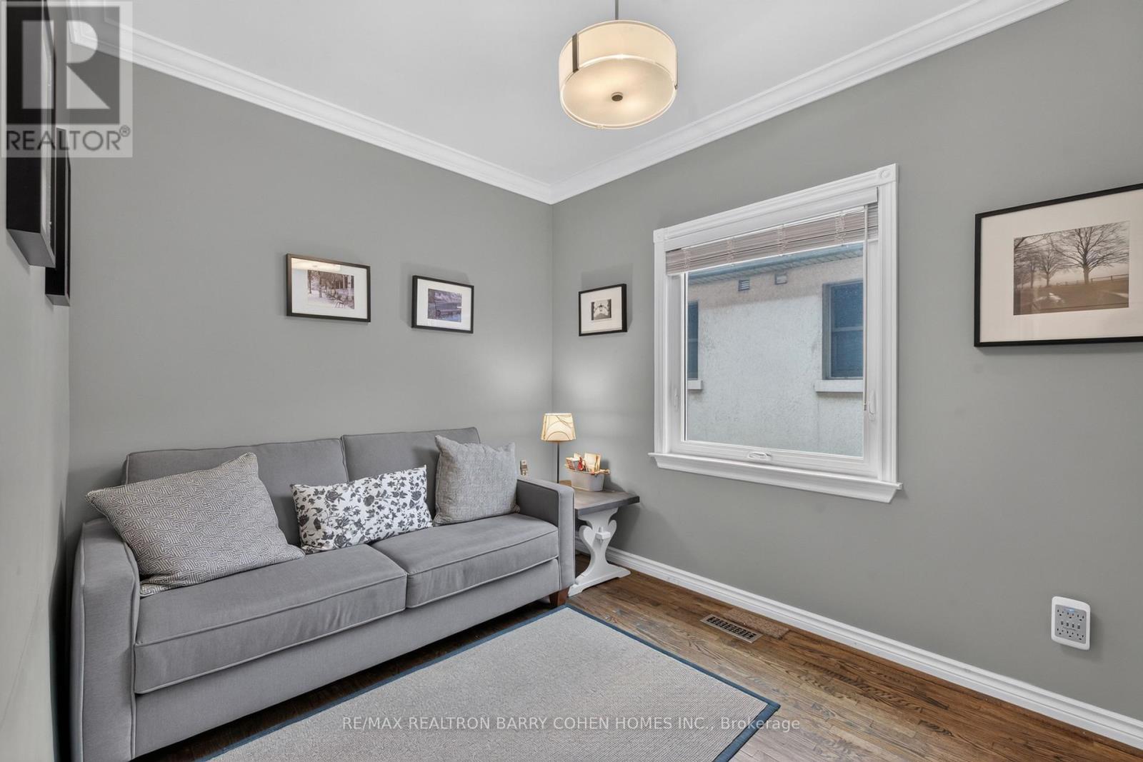 110 UPPER CANADA DRIVE - 17