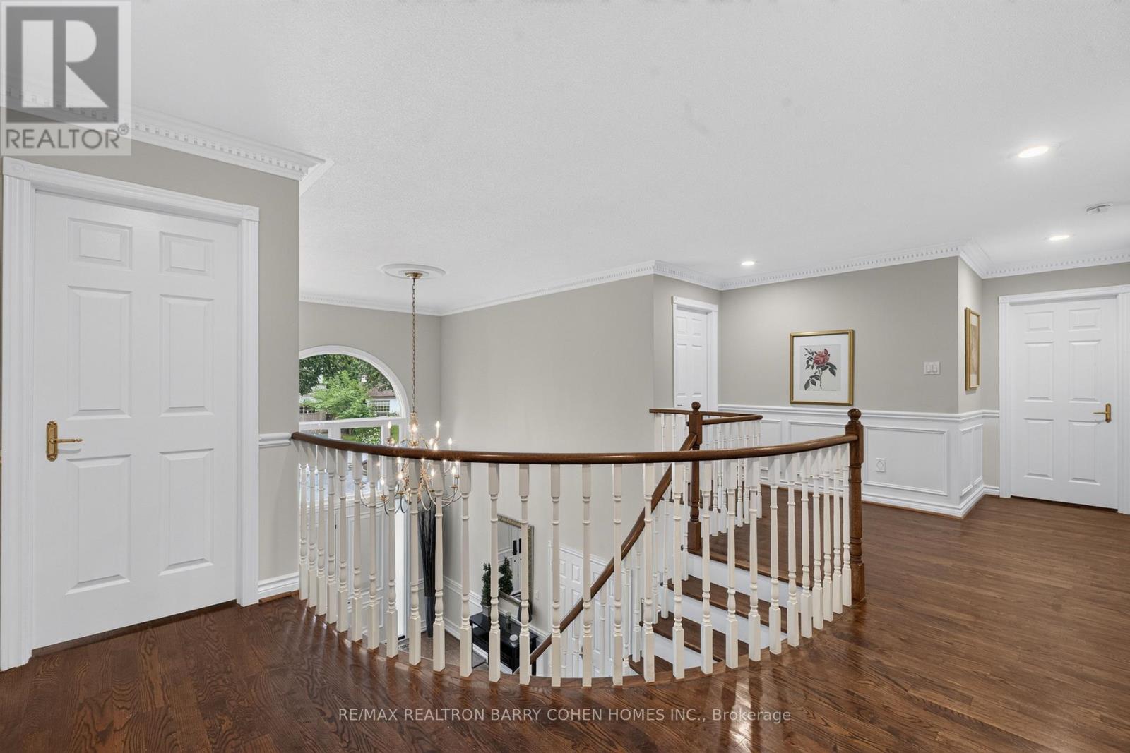 110 UPPER CANADA DRIVE - 19
