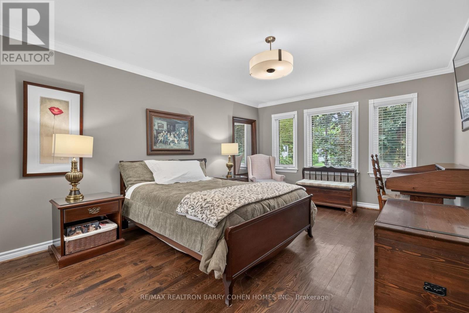 110 UPPER CANADA DRIVE - 23