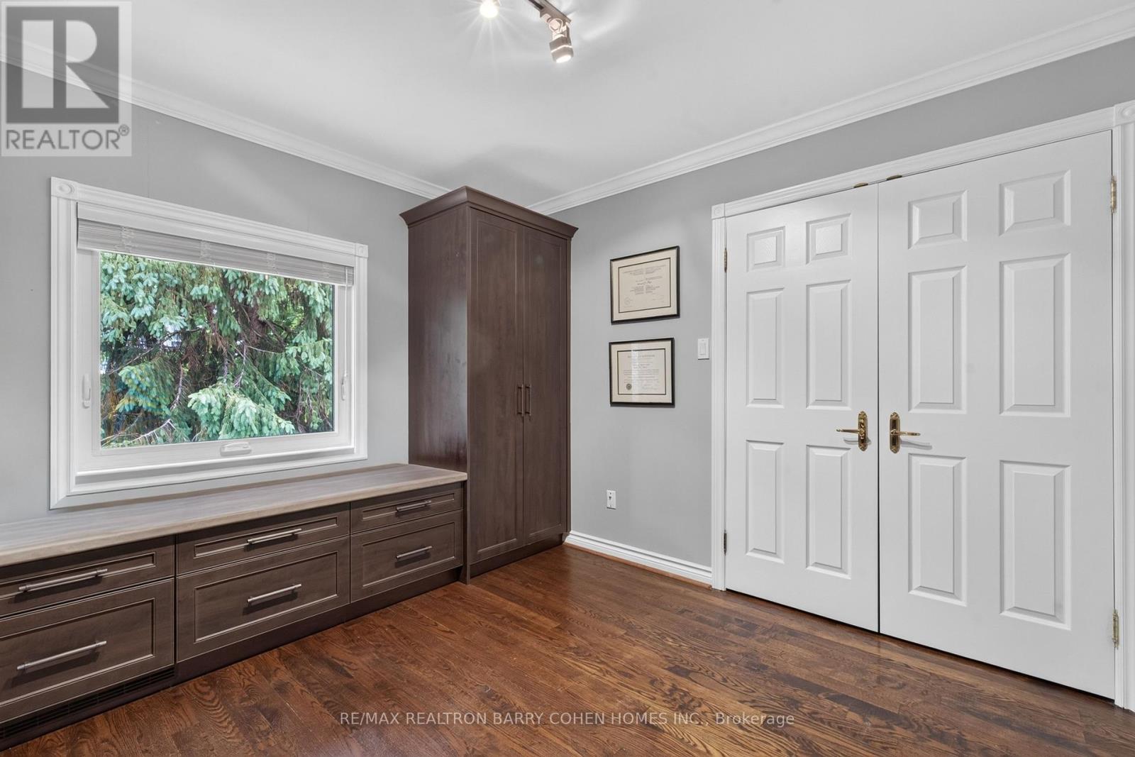 110 UPPER CANADA DRIVE - 28