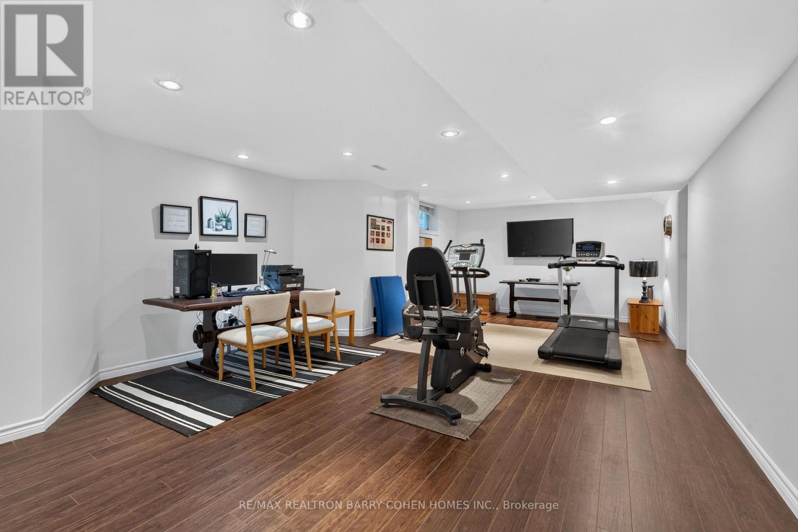 110 UPPER CANADA DRIVE - 32