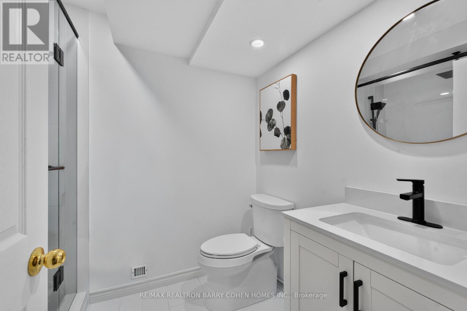 110 UPPER CANADA DRIVE - 33