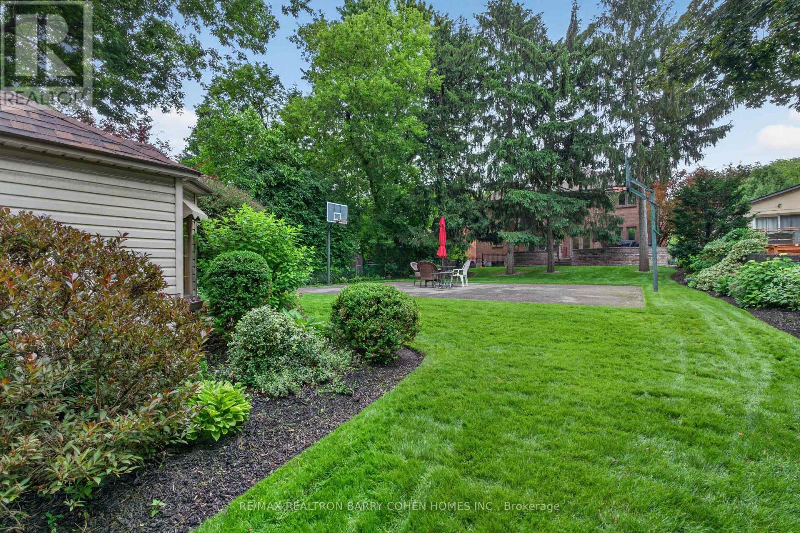 110 UPPER CANADA DRIVE - 39