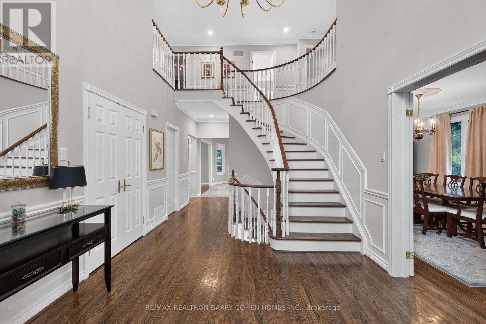 110 UPPER CANADA DRIVE - 4