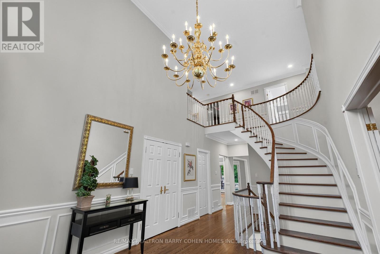 110 UPPER CANADA DRIVE - 5