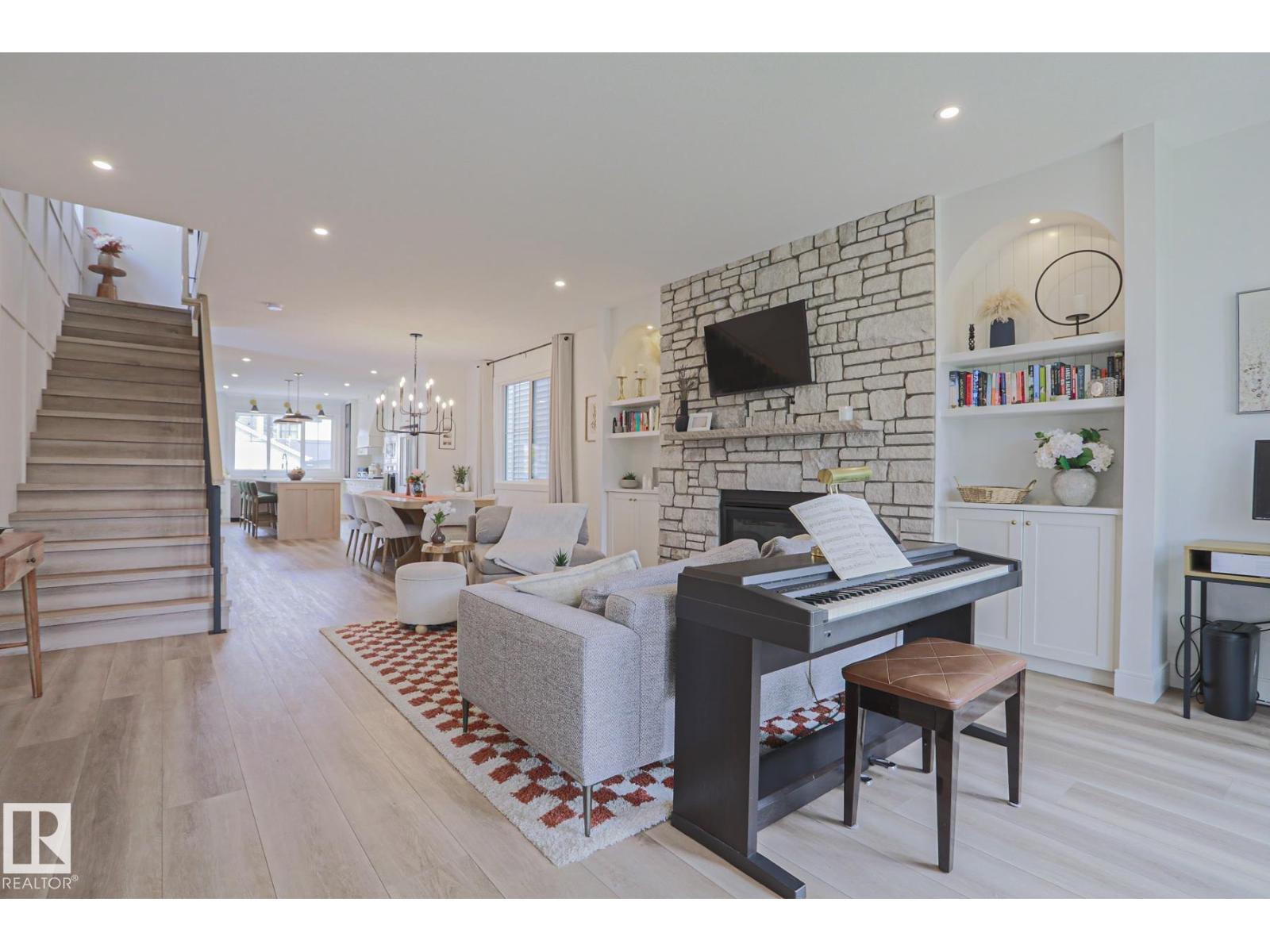 10729 129 ST NW - photo 3