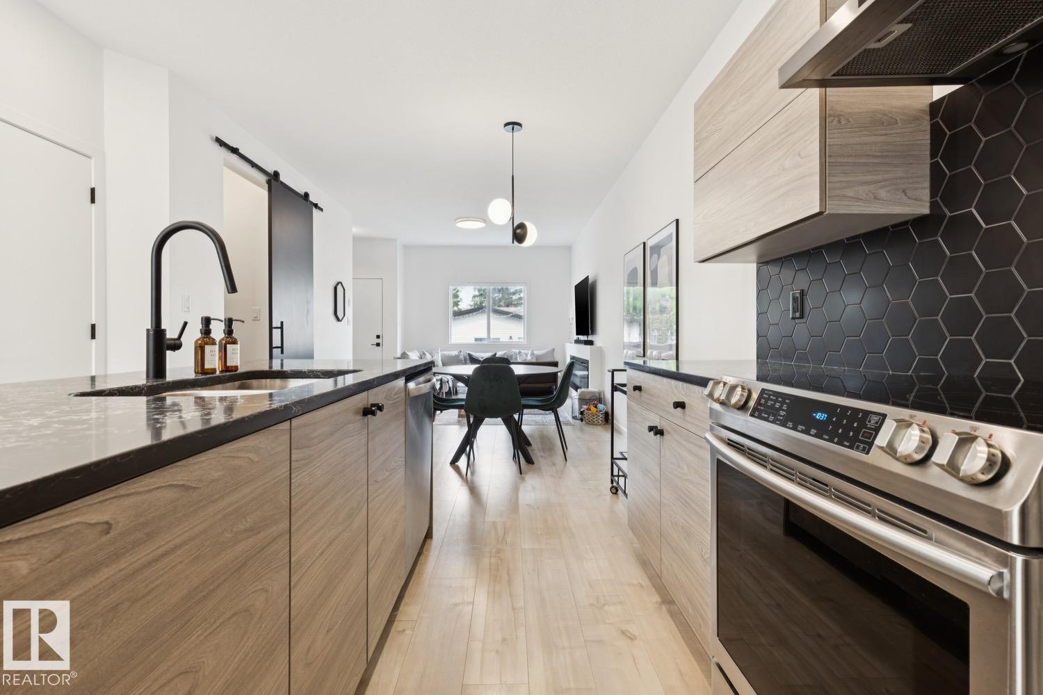 10526 157 ST NW — photo 12