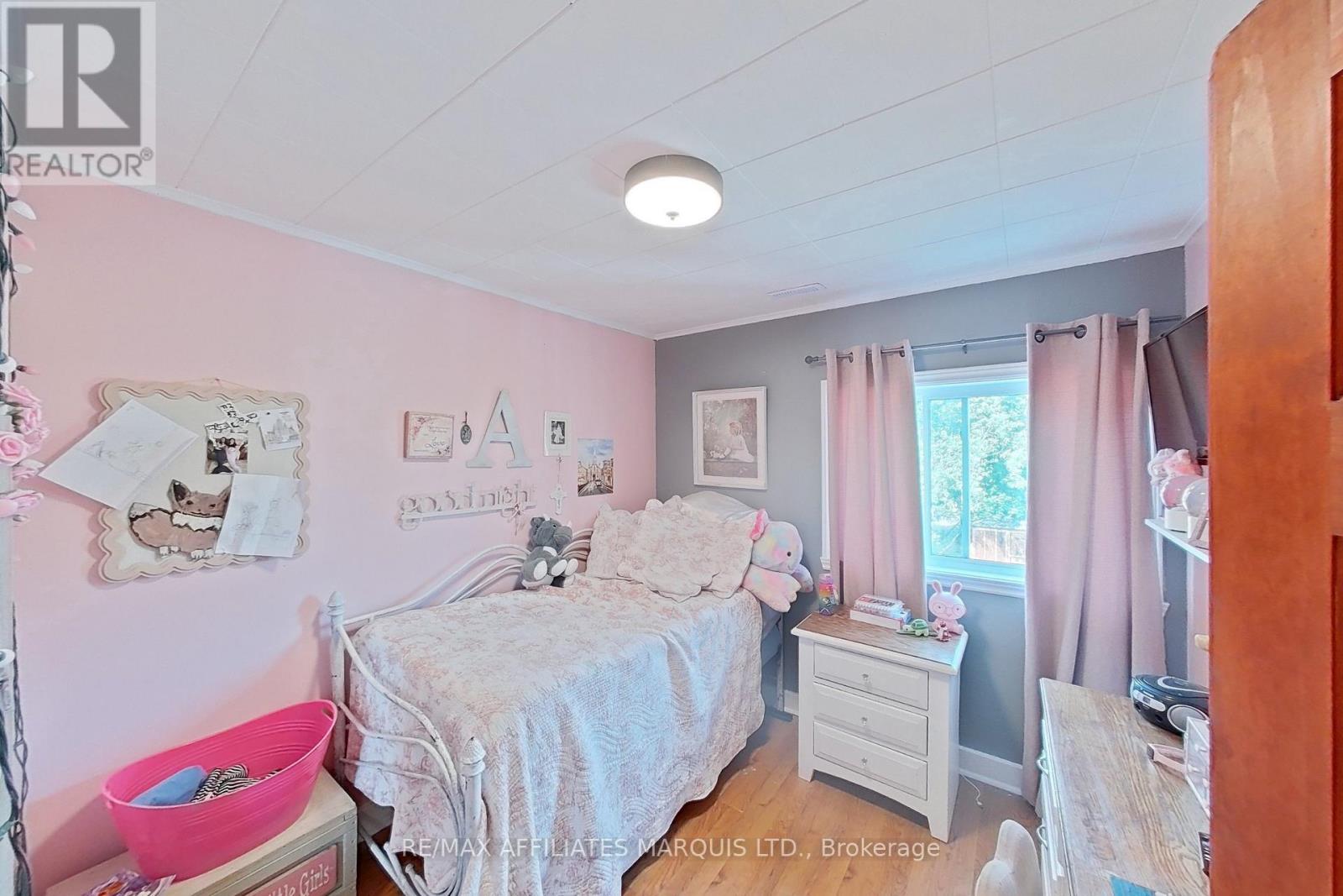 54 LEFEBVRE AVENUE - 9