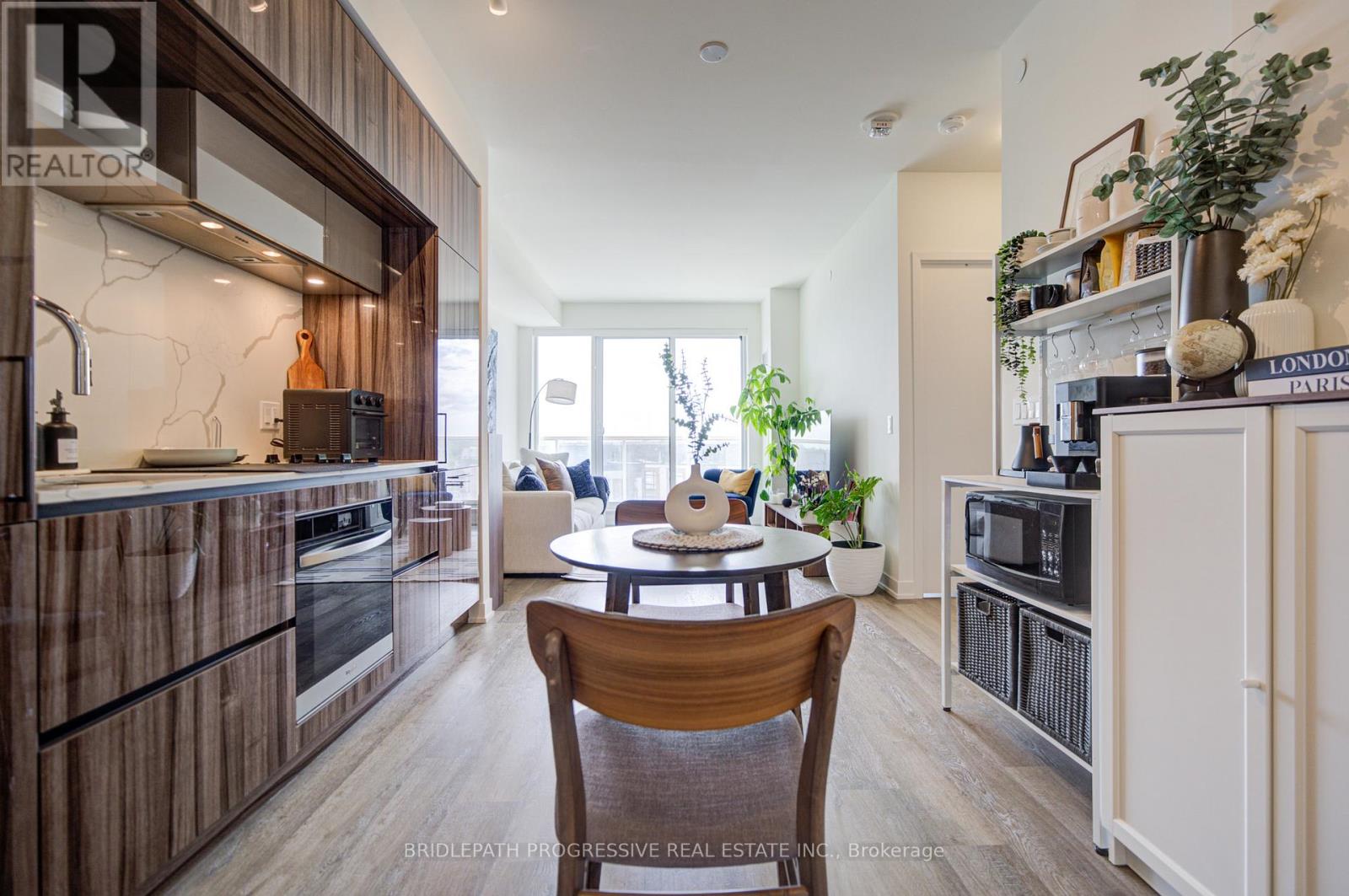 #518 6 DAVID EYER ROAD - 16