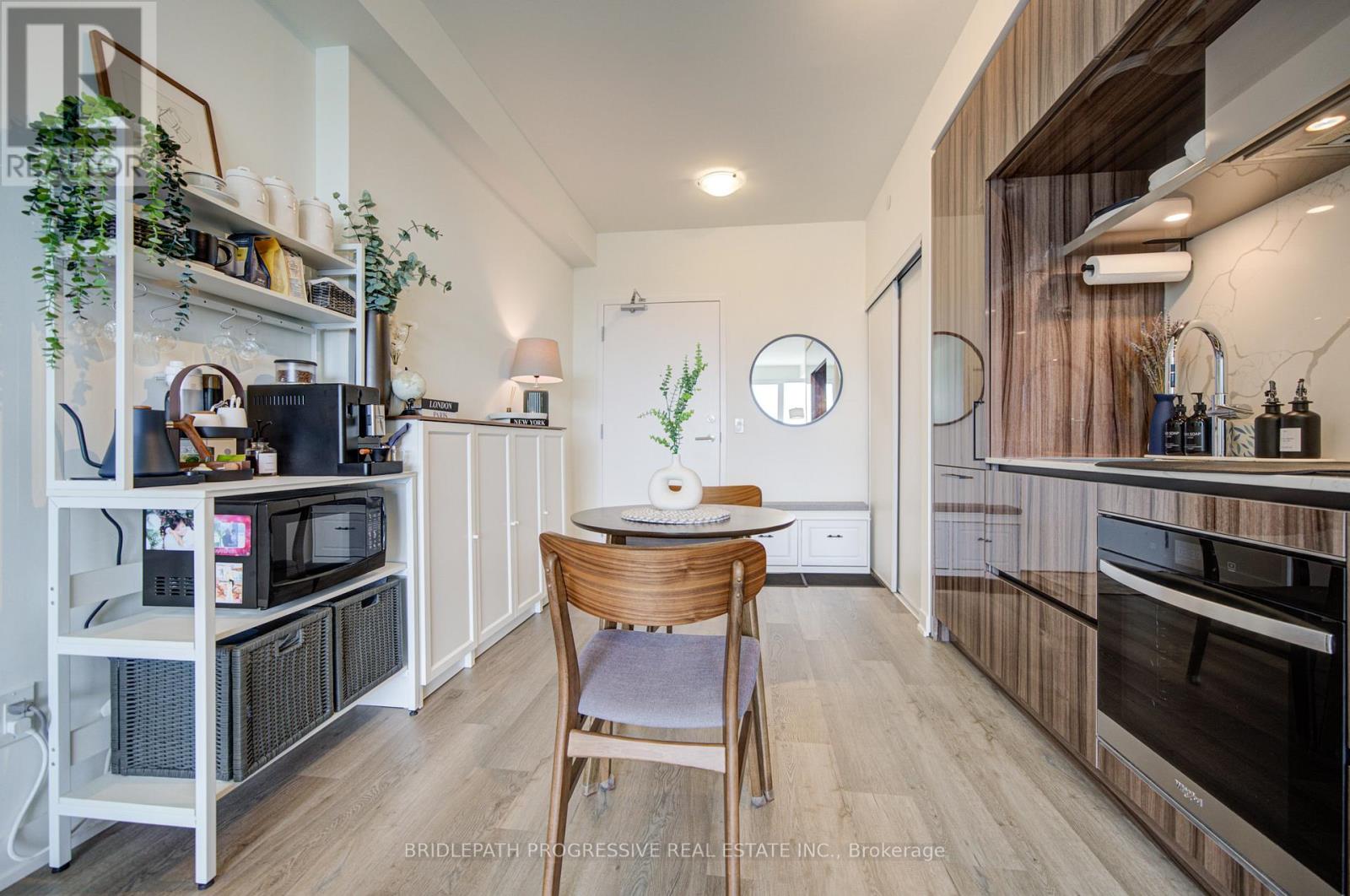 #518 6 DAVID EYER ROAD - 17