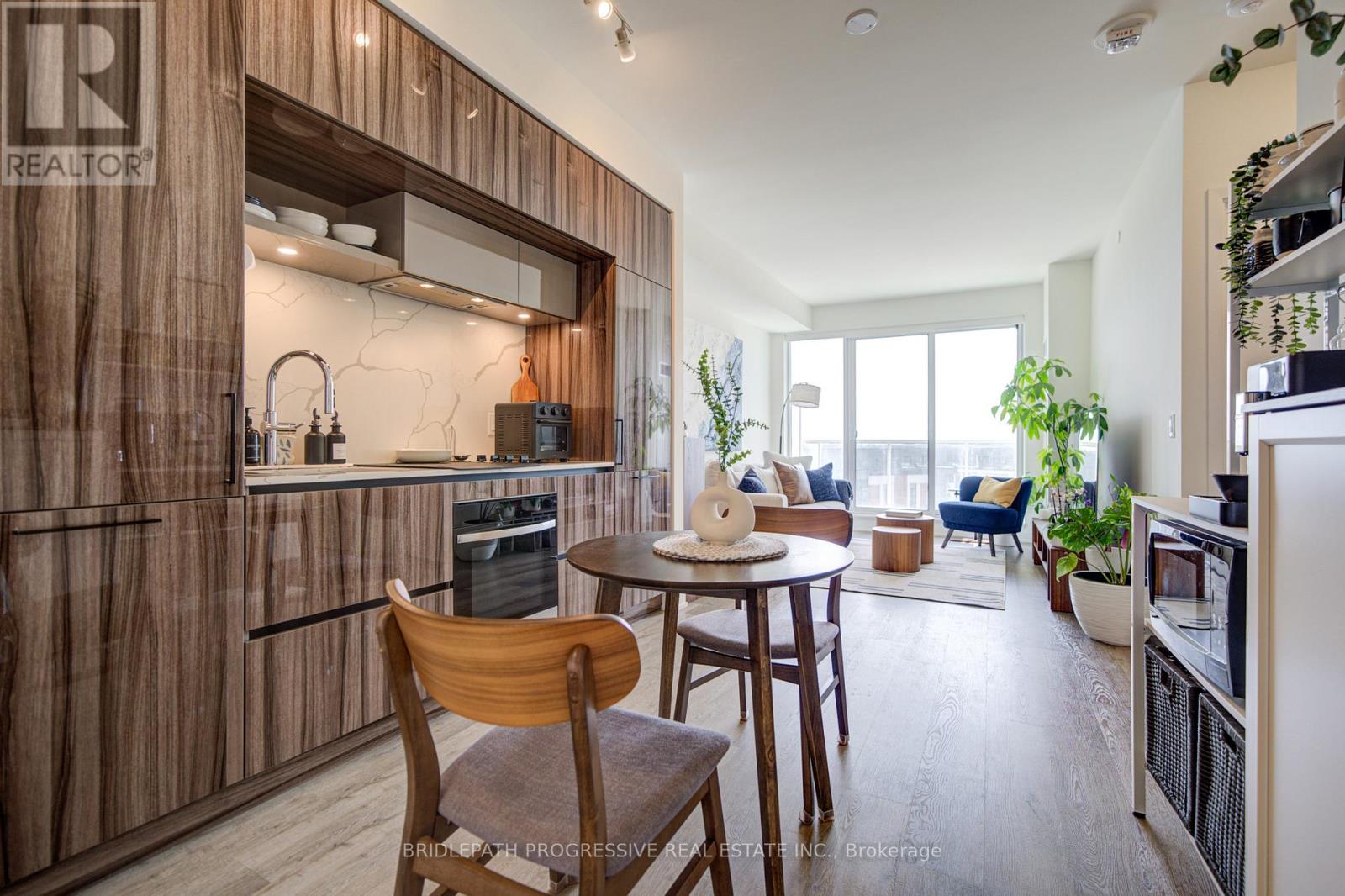 #518 6 DAVID EYER ROAD - 18