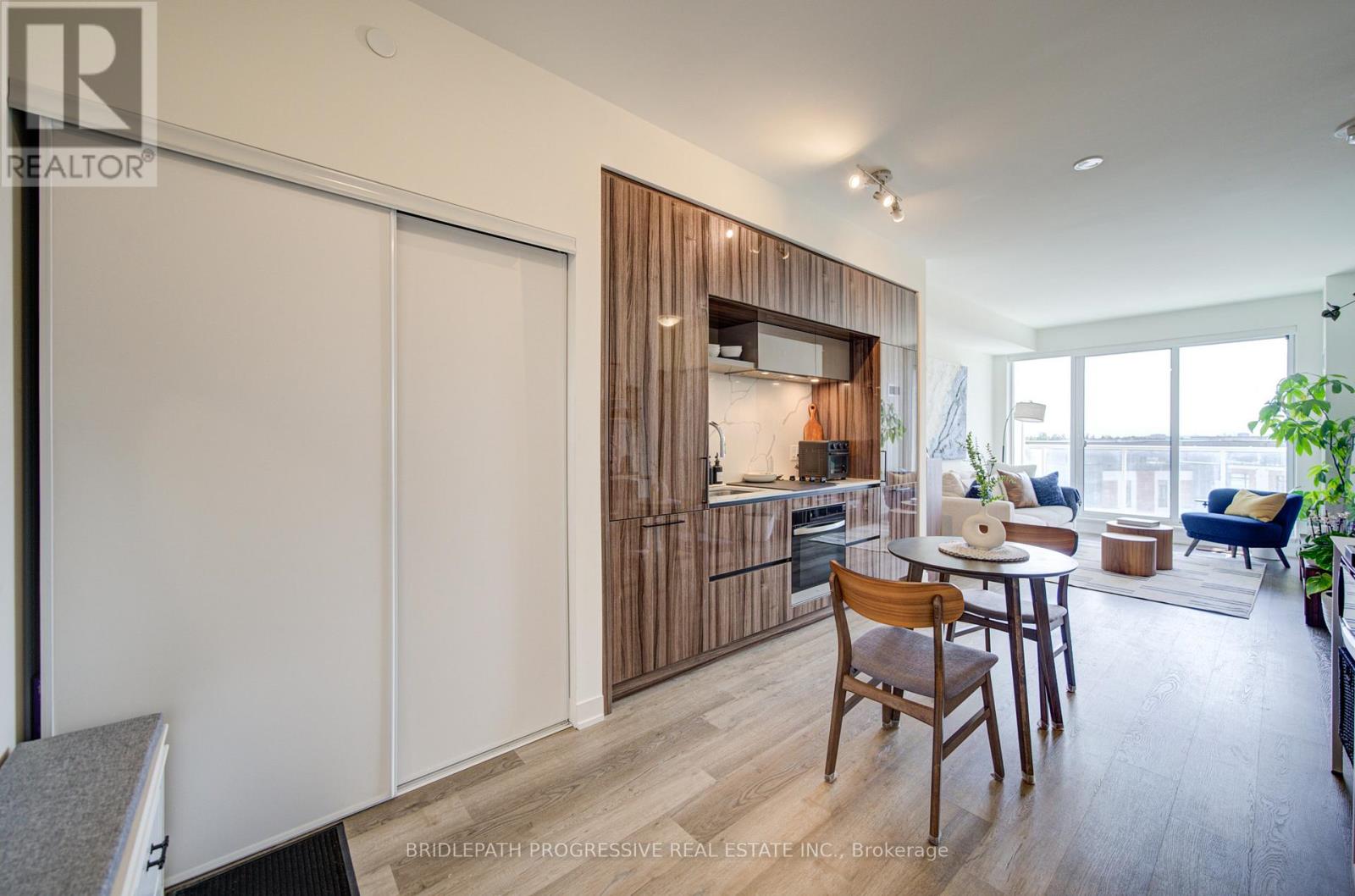 #518 6 DAVID EYER ROAD - 20
