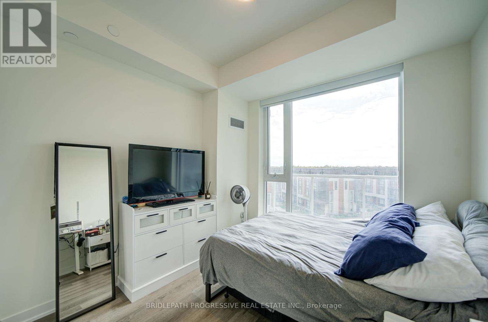 #518 6 DAVID EYER ROAD - 22