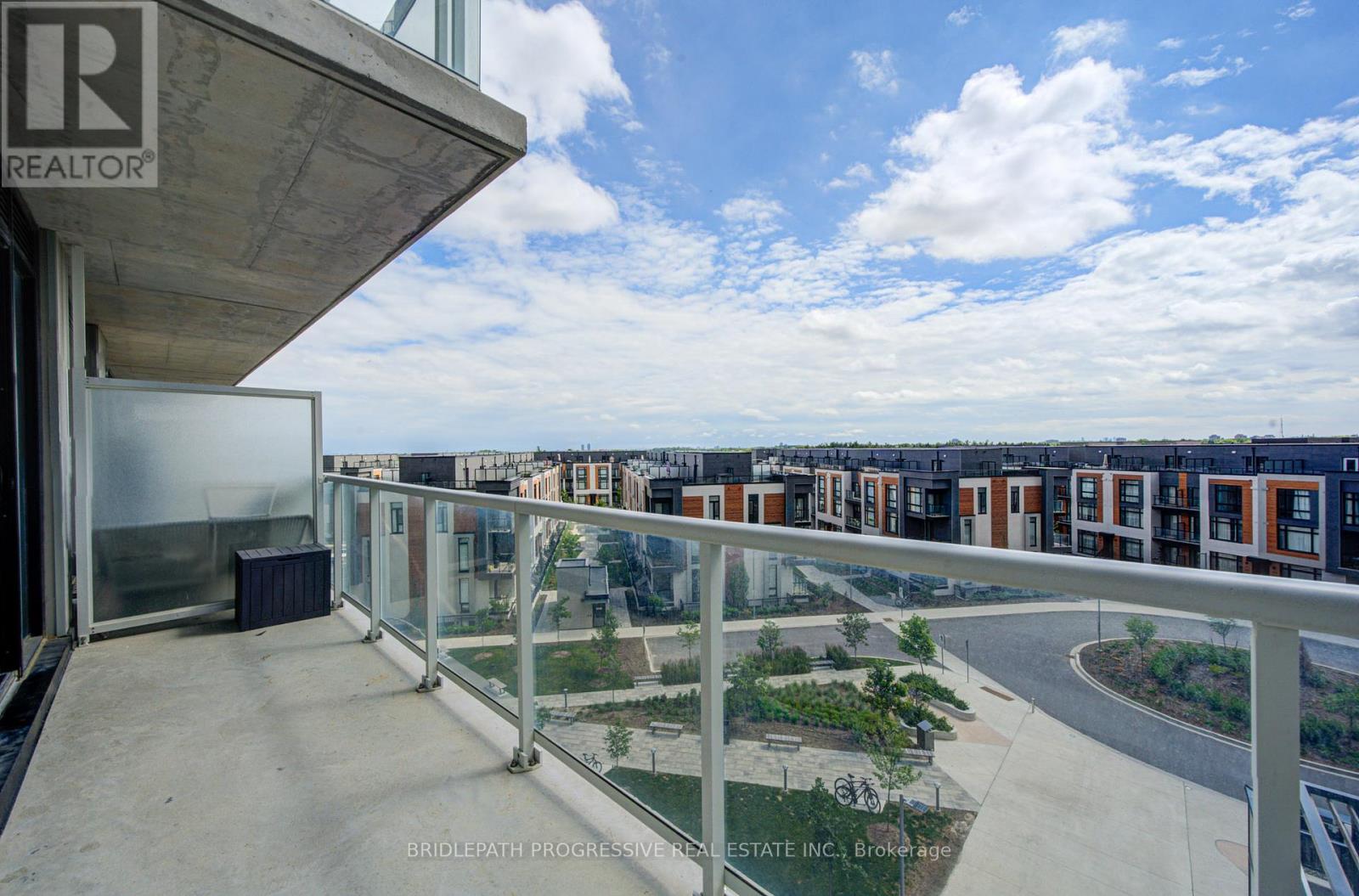 #518 6 DAVID EYER ROAD - 27