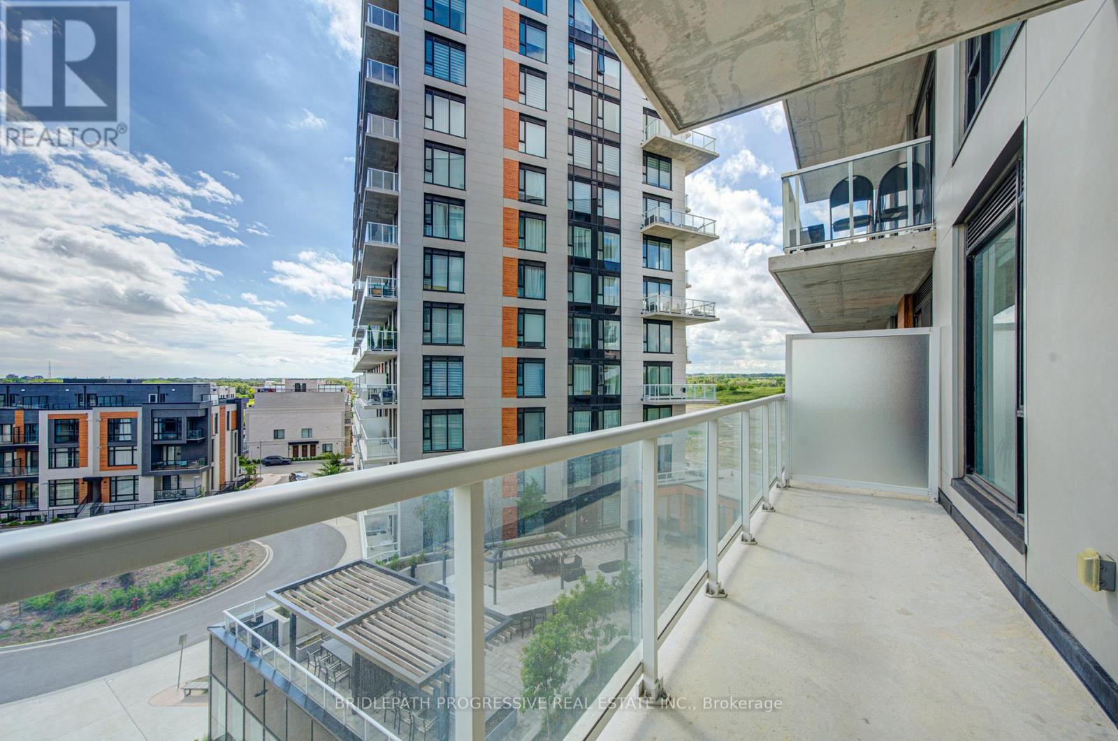 #518 6 DAVID EYER ROAD - 29