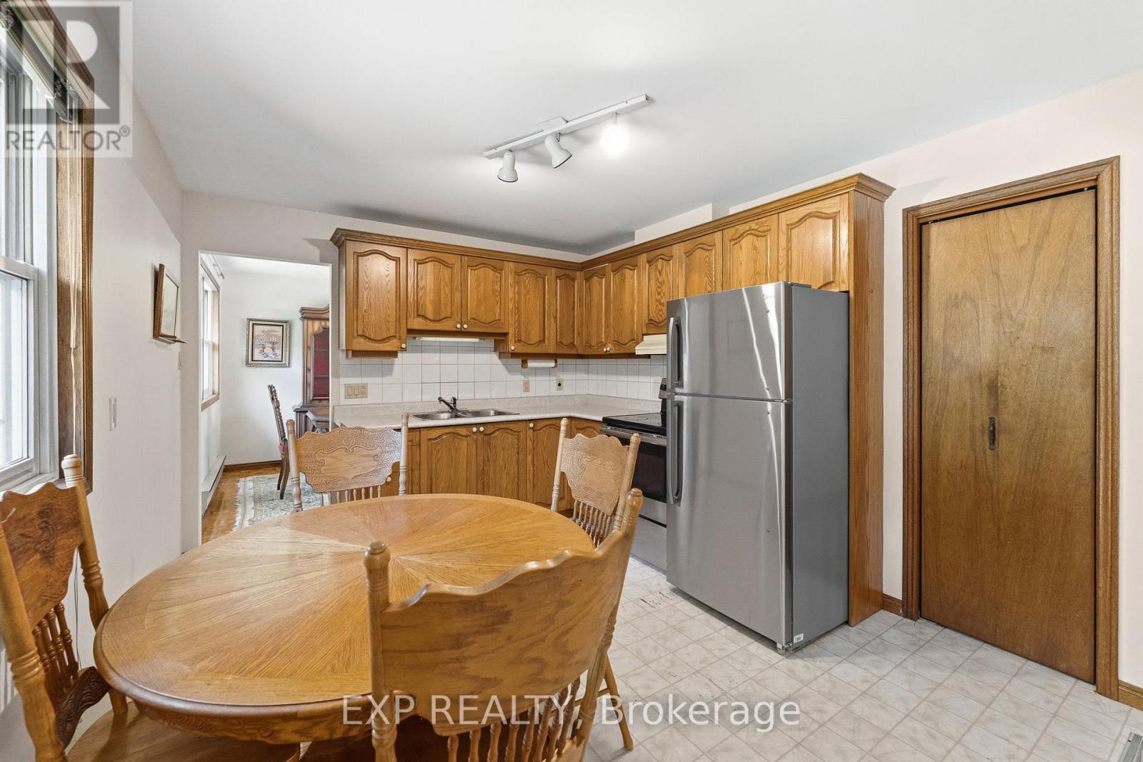 32 LOUISA STREET - 14
