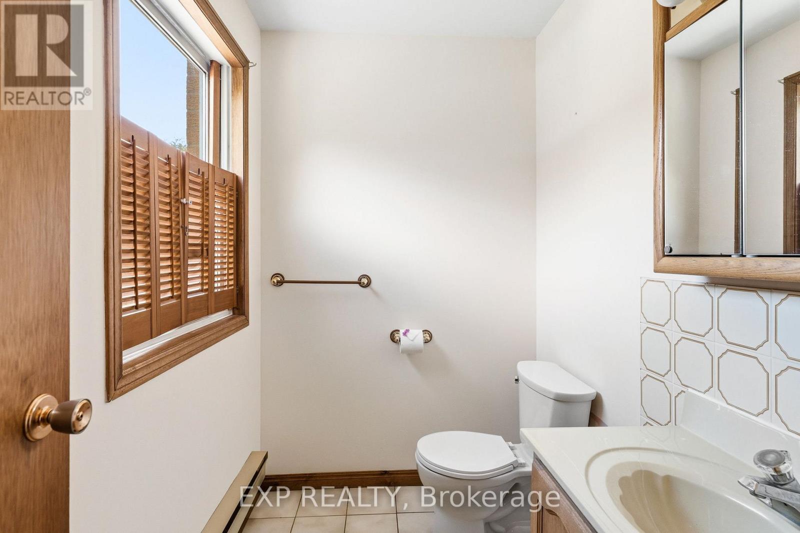 32 LOUISA STREET - 18