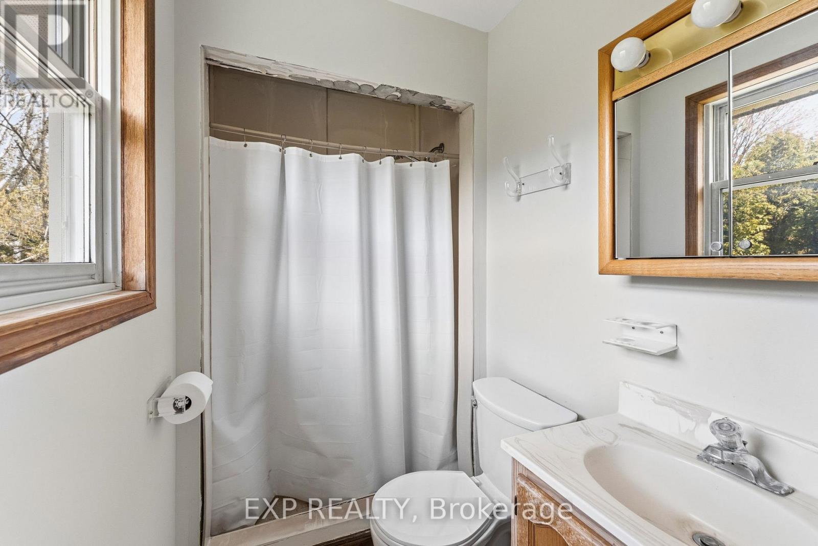 32 LOUISA STREET - 23