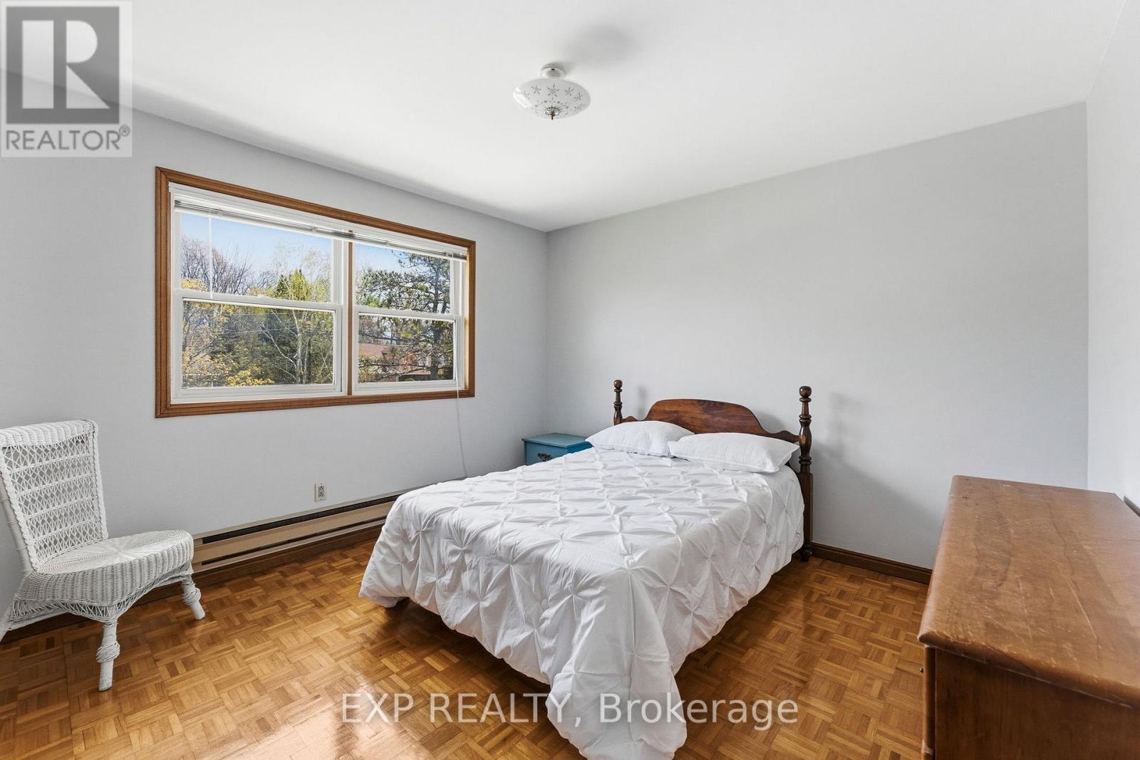 32 LOUISA STREET - 24