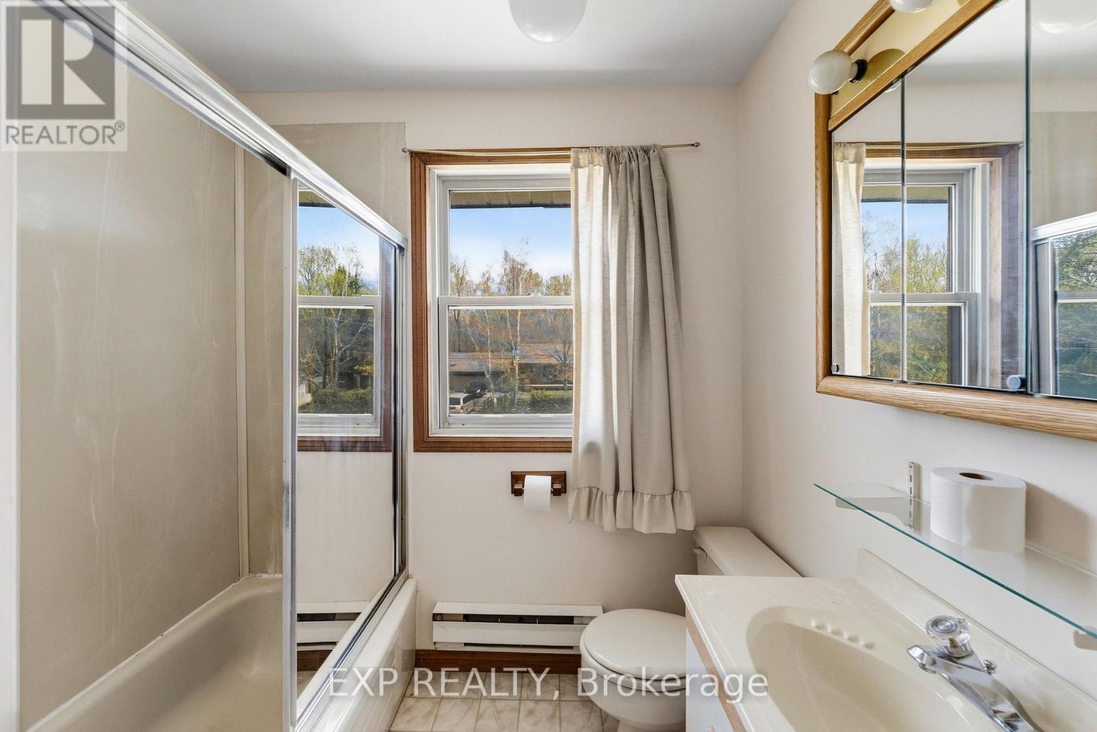 32 LOUISA STREET - 30